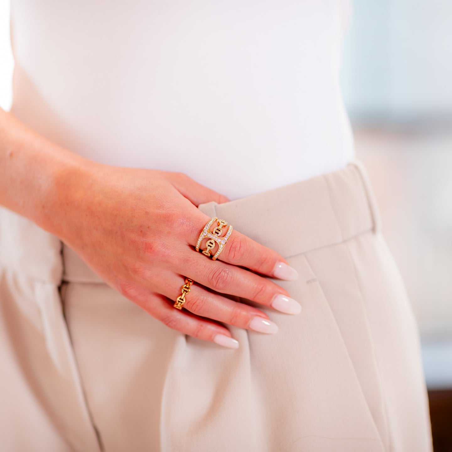Hoorsenbuhs Dame Phantom Clique Antiquated Ring