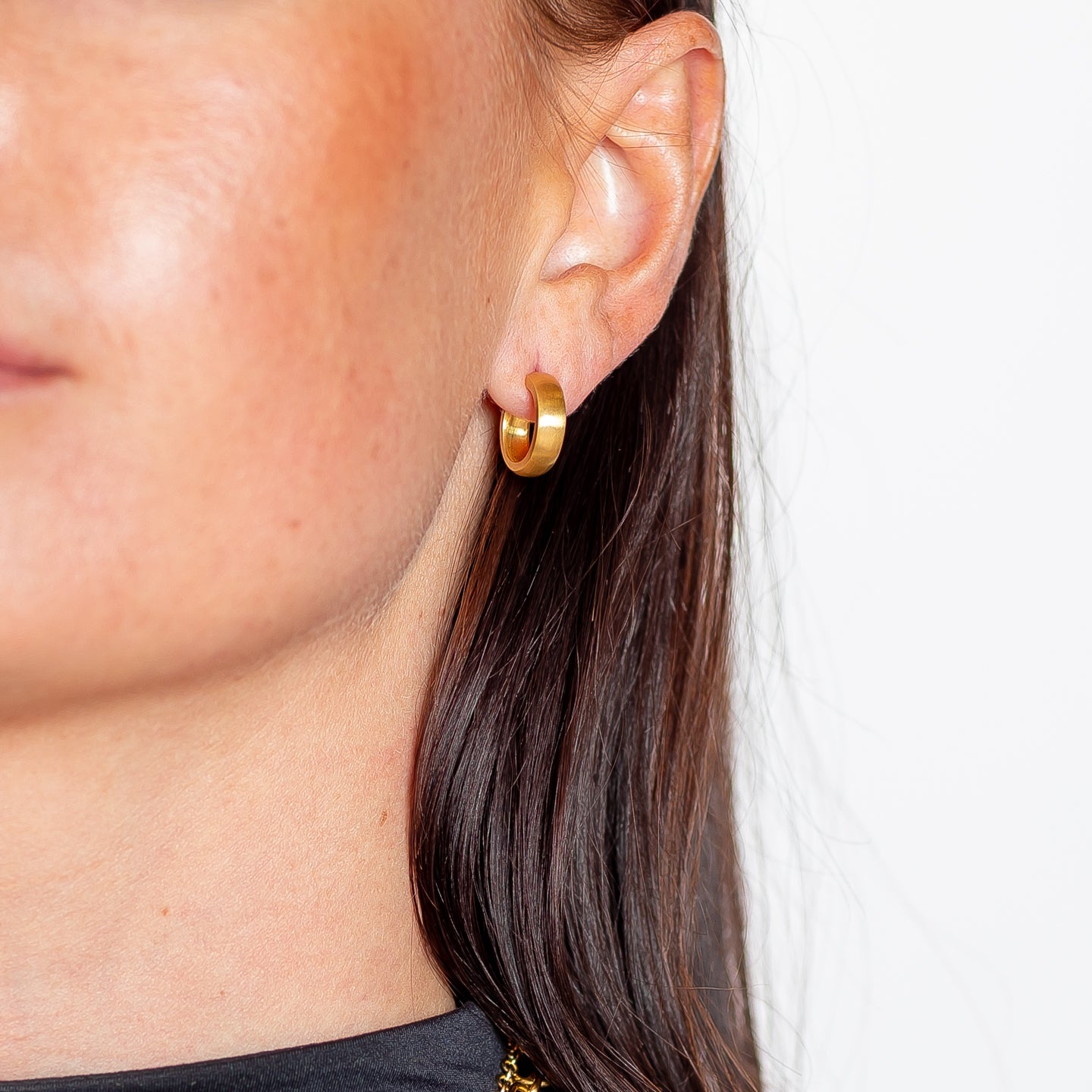 Caroline Ellen Semi Rounded Hoop Earrings