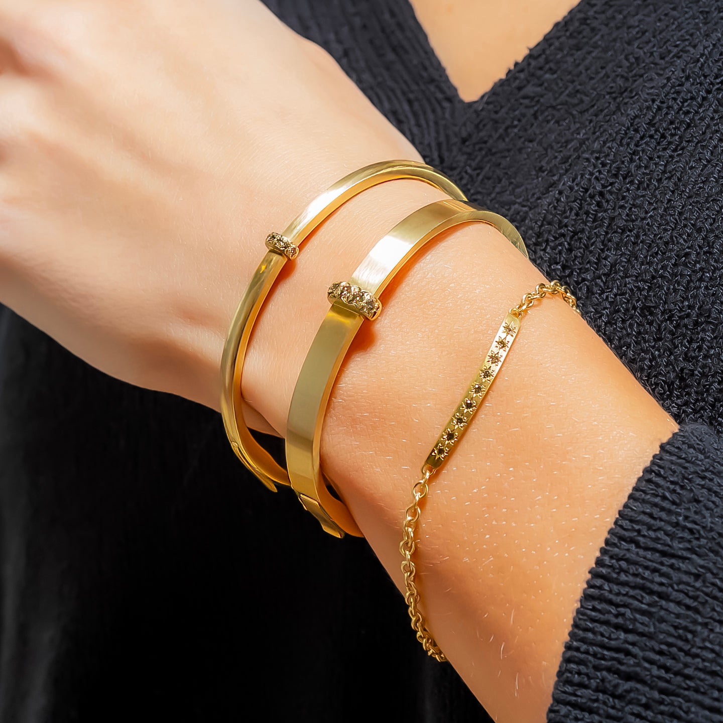 Caroline Ellen Star Rounded Hinge Bangle with Narrow Single Row Cognac Pave Diamonds
